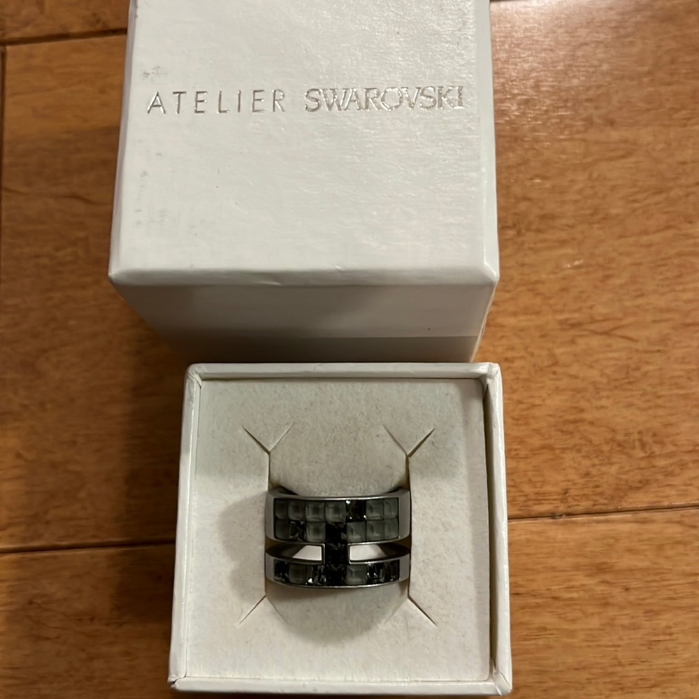 Swarovski Atelier Victor & Rolf frozen grey ring